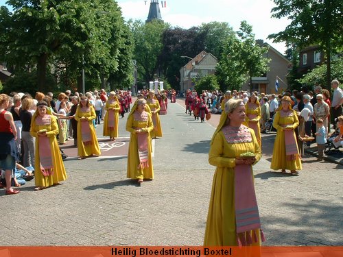 Dames met druiventrossen